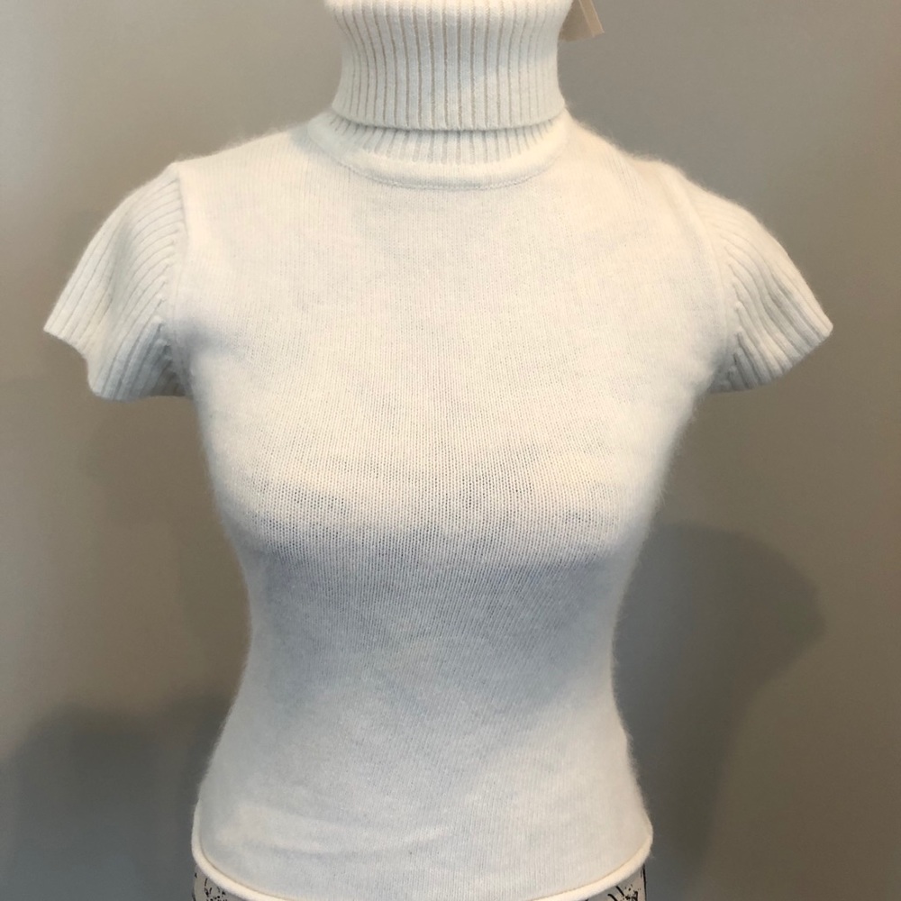 Fuzzy sweater! Turtle neck sweater - short sleeve